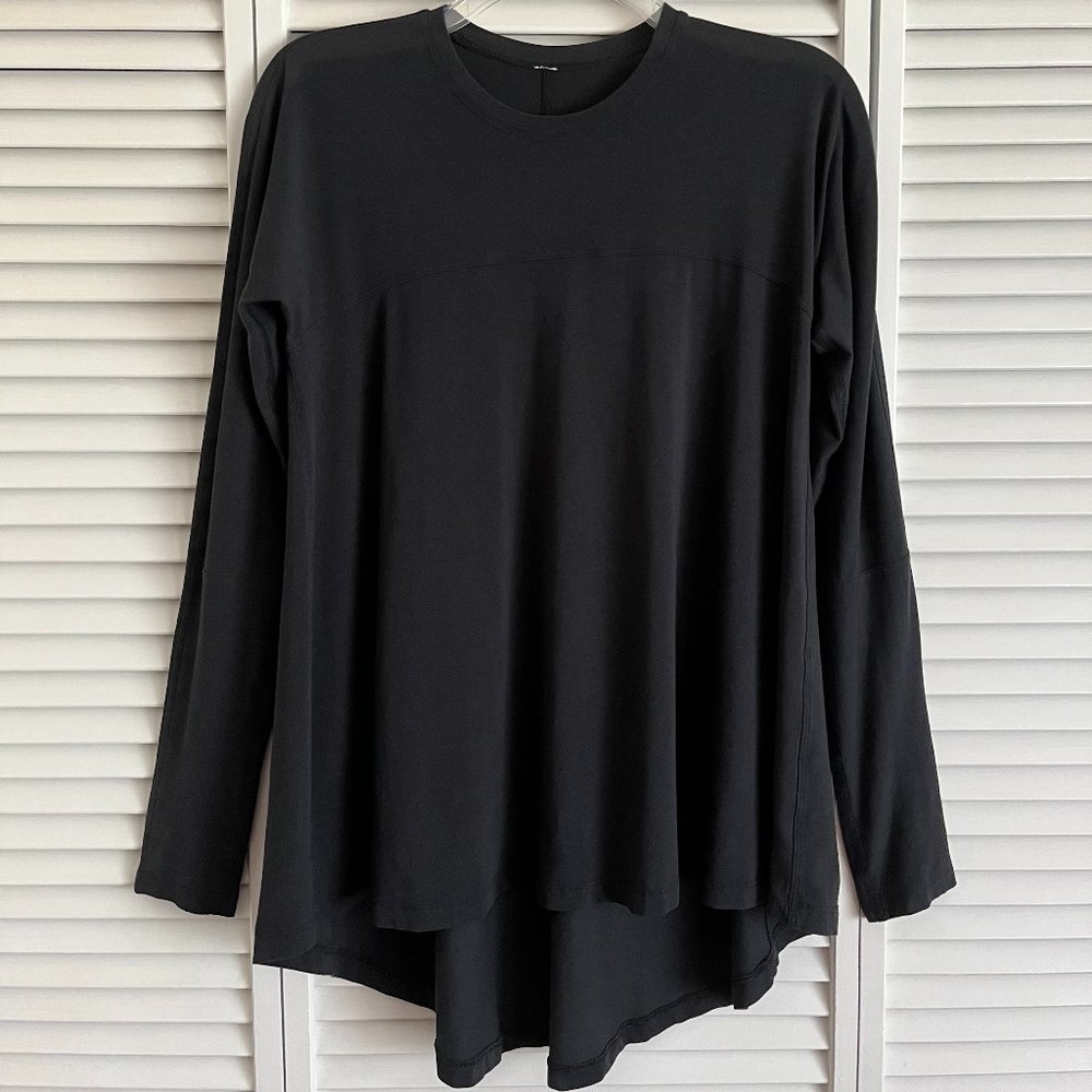 Lululemon Acadia Long Sleeve Black fits size 6 or 8 rare